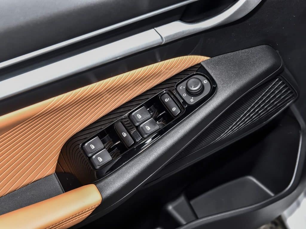 1400x1050_autohomecar__Chtk2WZy2BKAWDGaABpynZXLXYM972