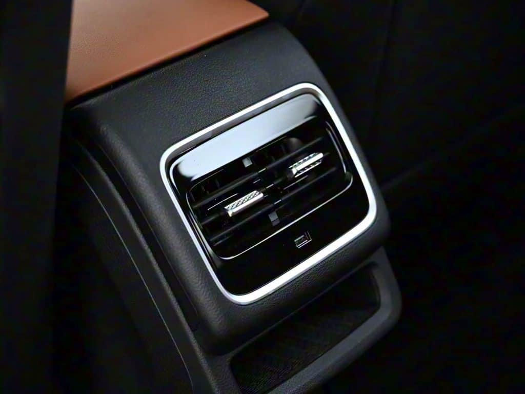 1400x1050_autohomecar__ChtliGhKOjCANq3uADnc3mD_MI0153