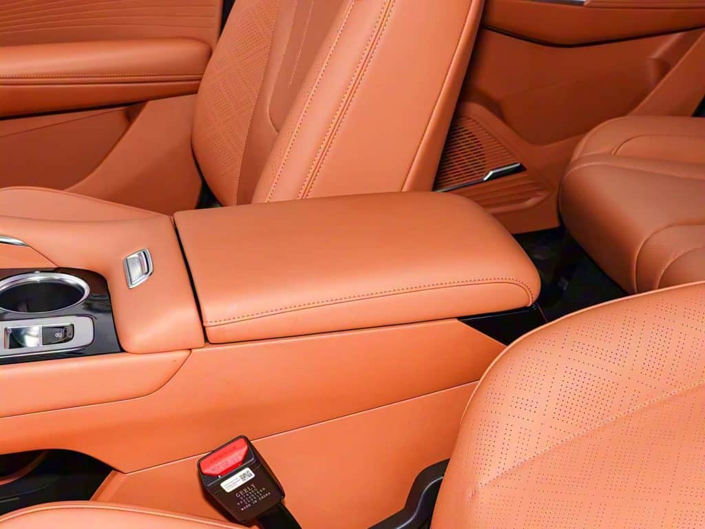 1400x1050_autohomecar__ChtlxWh-ClOAegGqACyJrFklPIA512