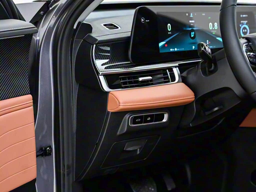 1400x1050_autohomecar__ChtlxWhKODeARCj2AEgWCMrfjnE507