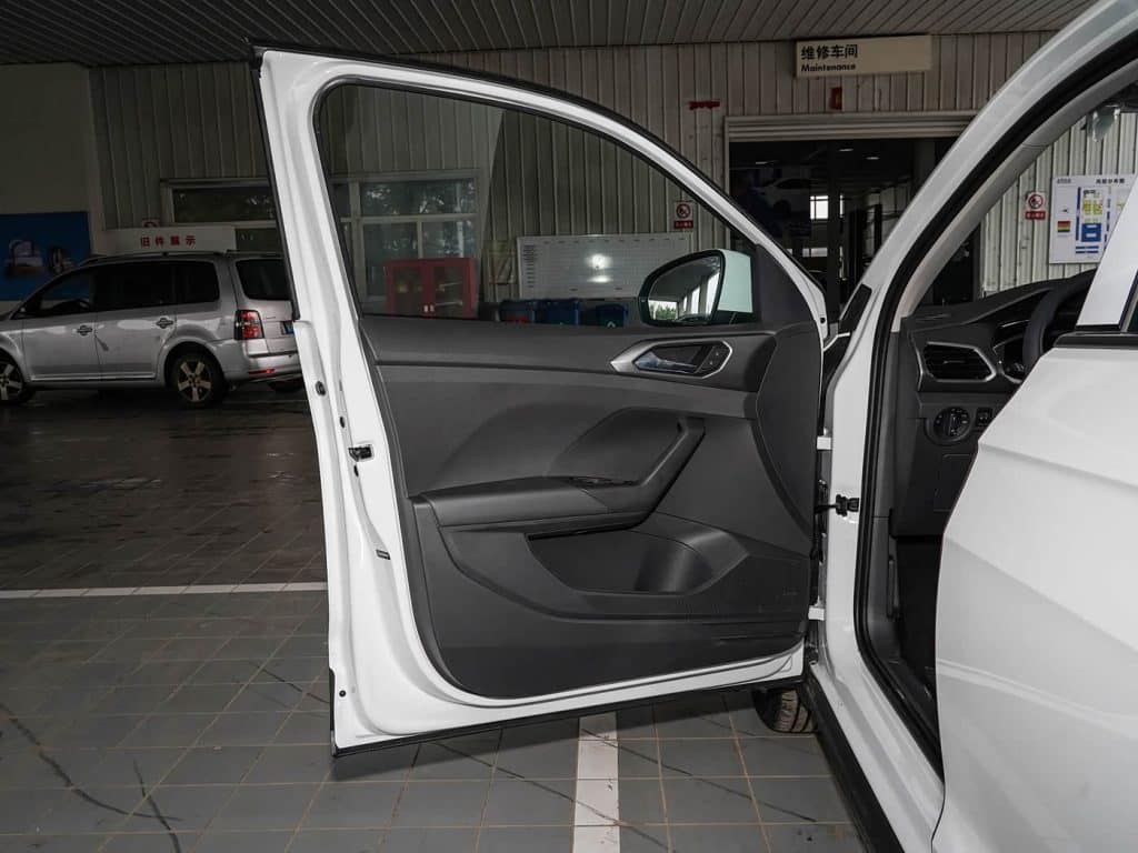 1400x1050_autohomecar__ChtlxmSdE-OAOmRKACv5WpExXvs332