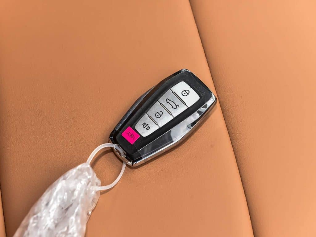 1400x1050_autohomecar__ChxkPWZy2CWAePn2ABEPpU0KD3w147