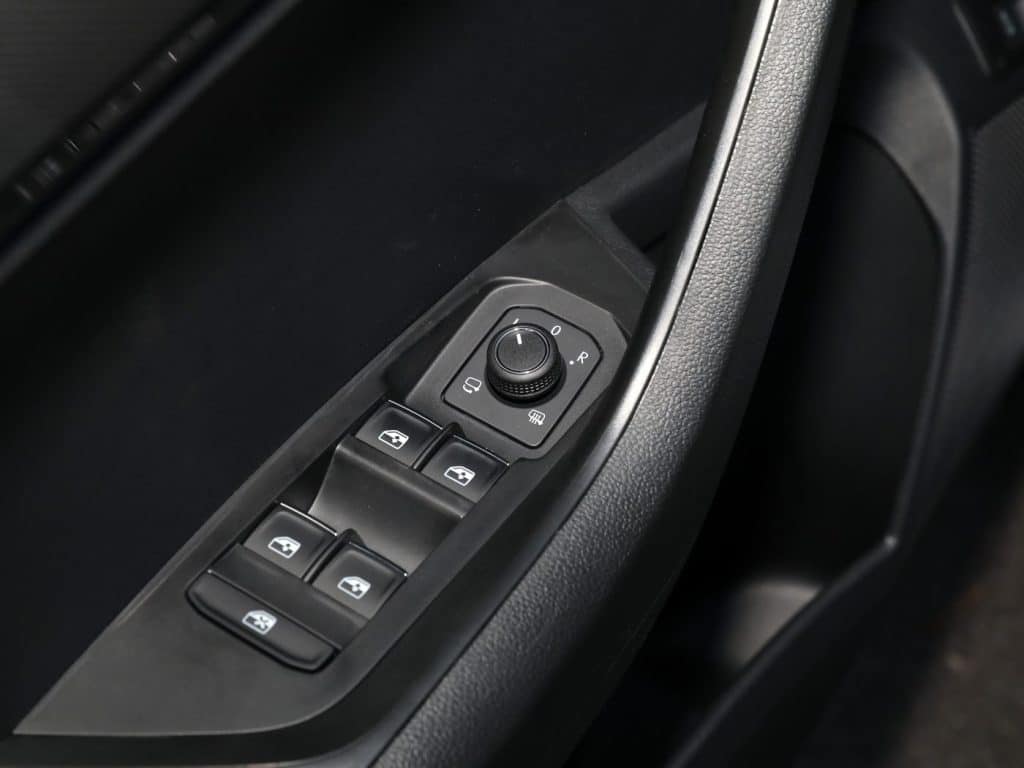 1400x1050_autohomecar__ChxkPWcP82CAA6E7ABSBt0oU3UI387
