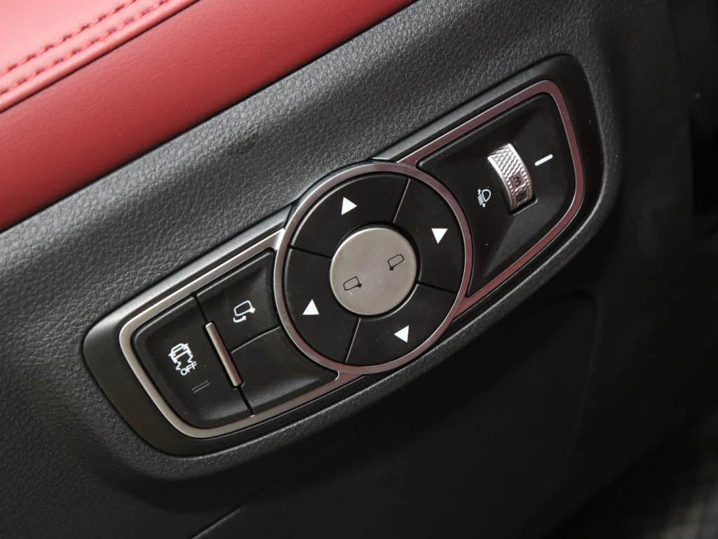 1400x1050_autohomecar__ChxkPWfrRKOAfLiFAEtt3b02nus178