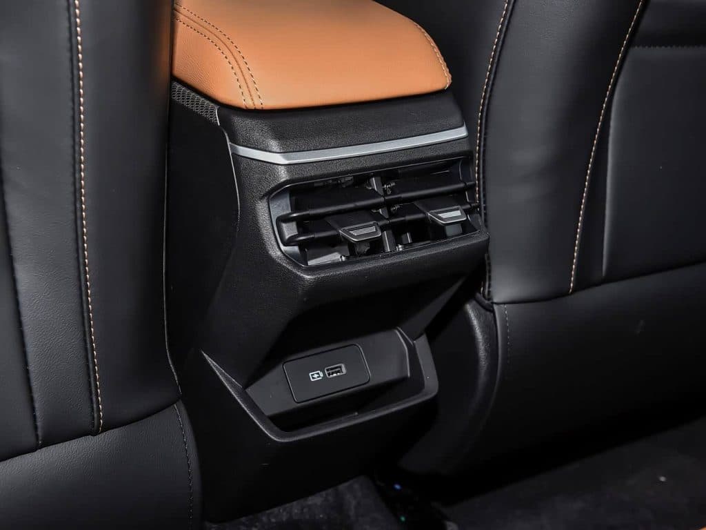 1400x1050_autohomecar__ChxkPmZy1-KAcjlPABI26XCt81o824