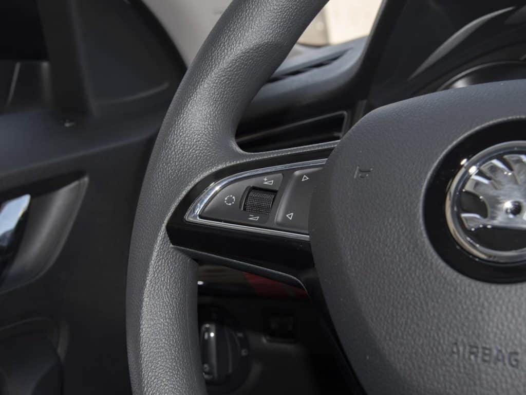 1400x1050_autohomecar__ChxkPmcEobqAFR-KAC-u4iv2raw845