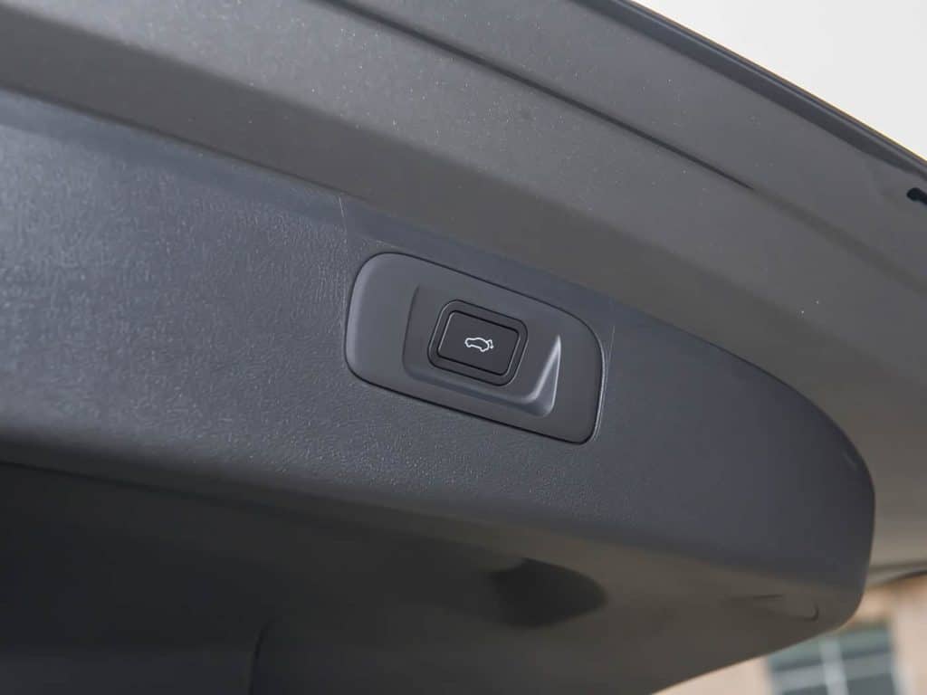 1400x1050_autohomecar__ChxkPmcIl-qAMDeYAA6R-3Qlhls186