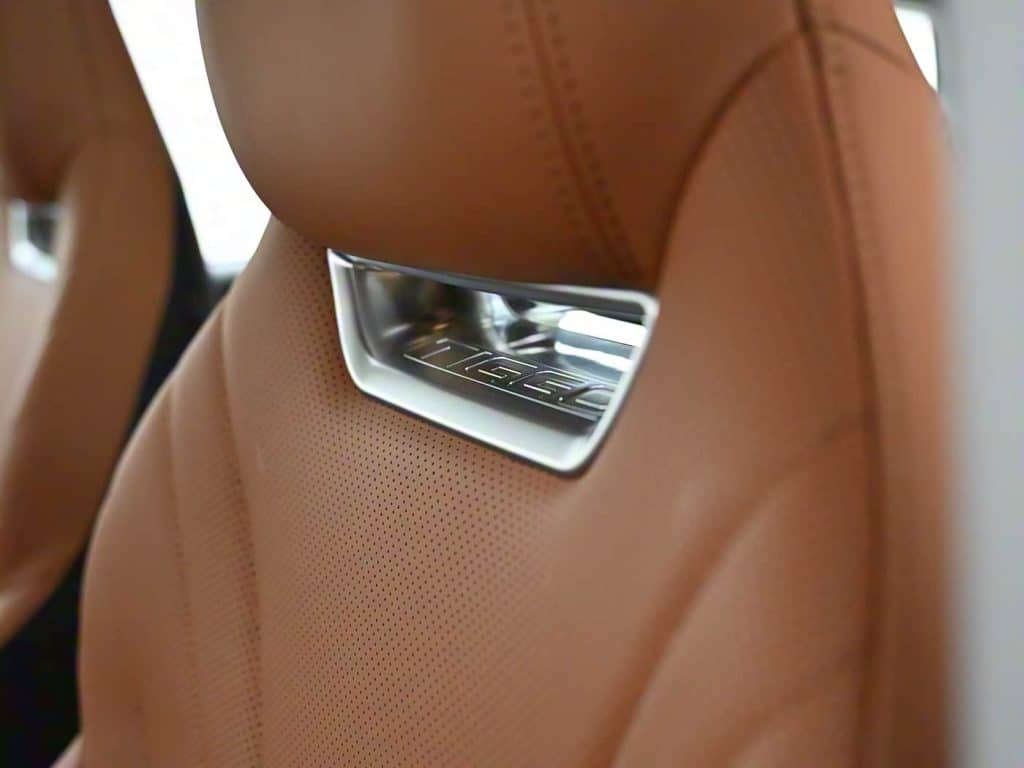 1400x1050_autohomecar__ChxkPmhKOhGAFRYSAEND9jagYs8387