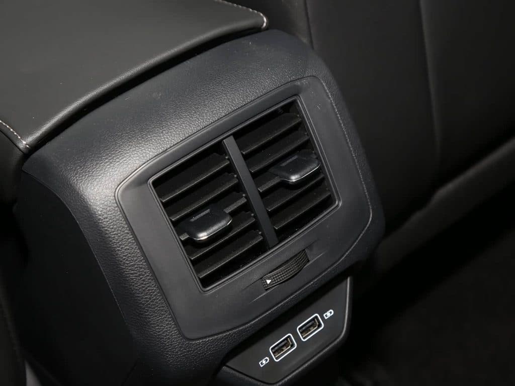 1400x1050_autohomecar__ChxknGf54I2AfTnyAEIvXaNMDzg202