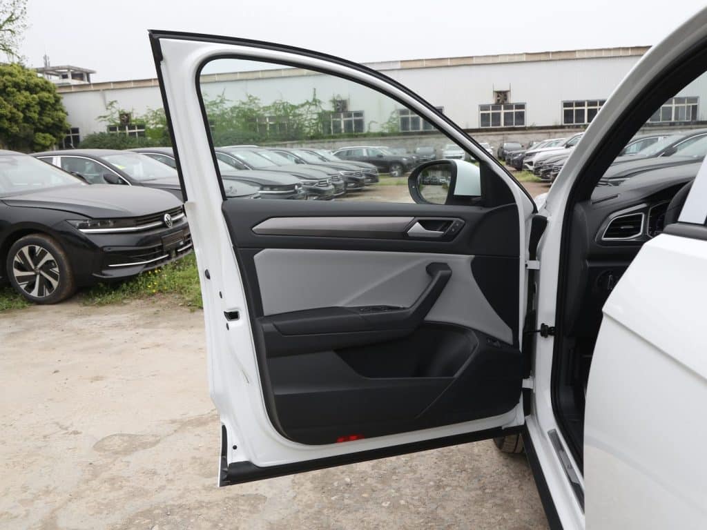 1400x1050_autohomecar__ChxknGf54JeAIoDwAE5uzUv-6Pc109