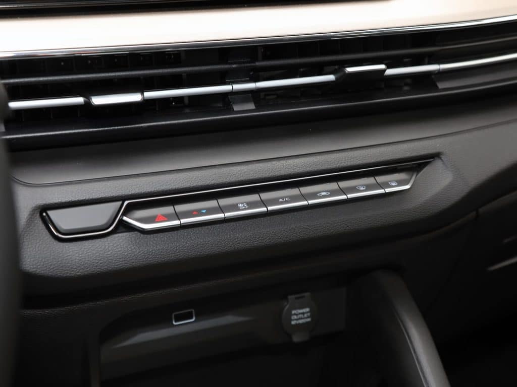 1400x1050_autohomecar__ChxoHWYxjXaAFx6EABW7rcE7dSc071