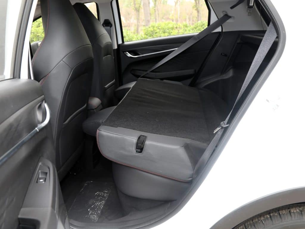 1400x1050_autohomecar__ChxoHWYxjdiATqJ8ABpF-s6xGLU015