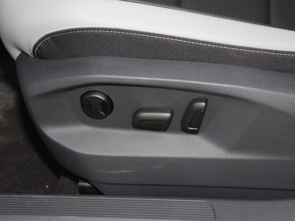 1400x1050_autohomecar__ChxoHmf54KCAUSPVAG6HYshguV8499