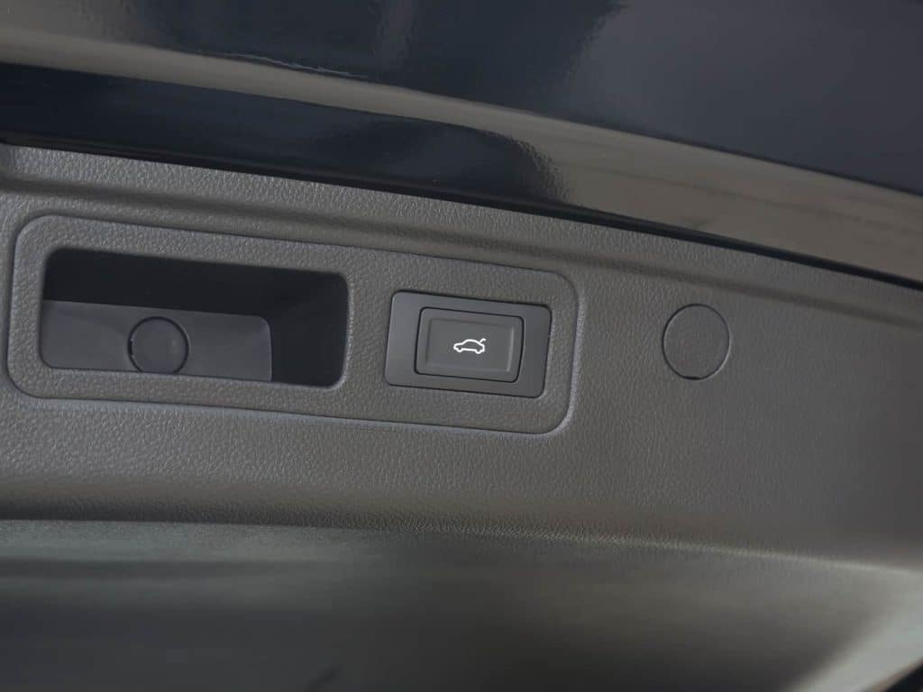 1400x1050_autohomecar__ChxoHmfrRL2AI36gAEMNfjvSSIo745