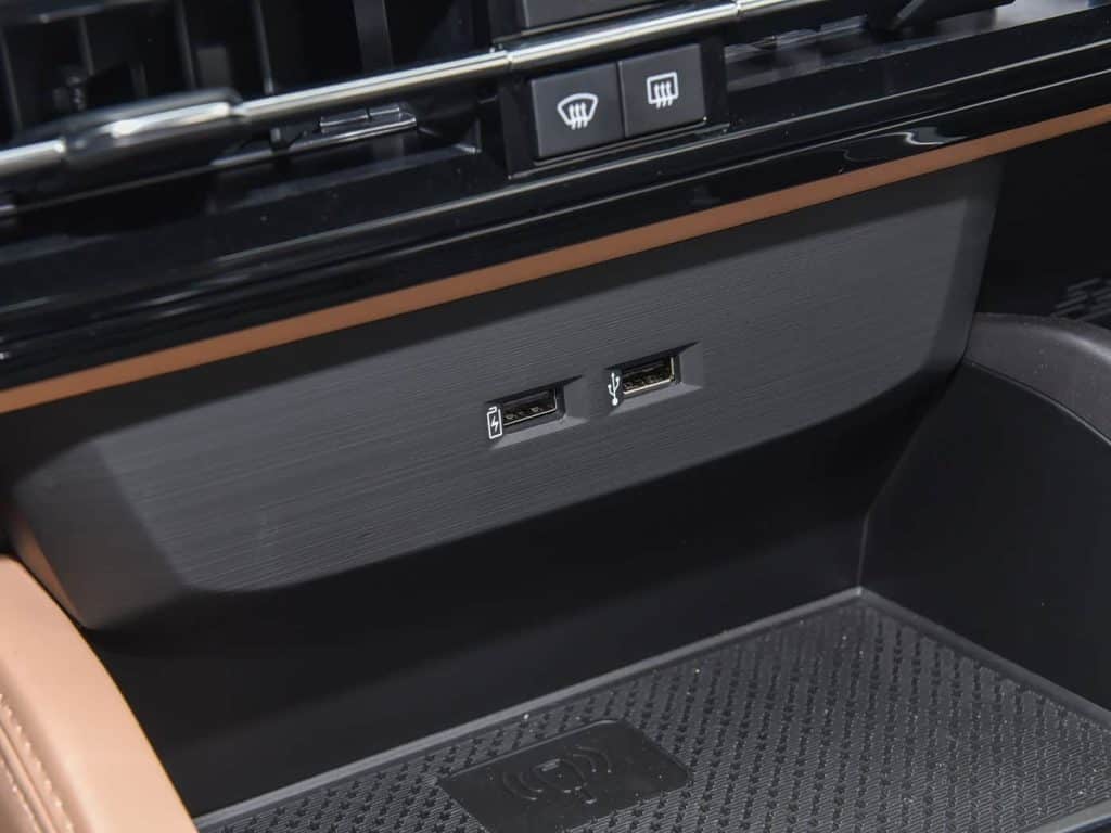 1400x1050_autohomecar__ChxoHmgspvSAD7AKABTMCaSe2Ec055