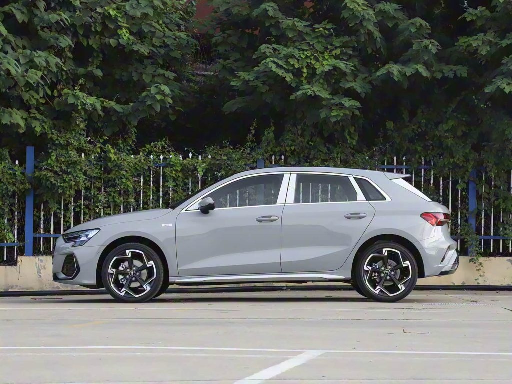 1400x1050_autohomecar__ChxpV2jAWkyAUDaxADUYyf_dHp4339