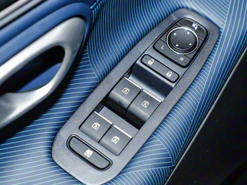 1400x1050_autohomecar__ChxpVWj13-CAaWyMACogaCLPePs877