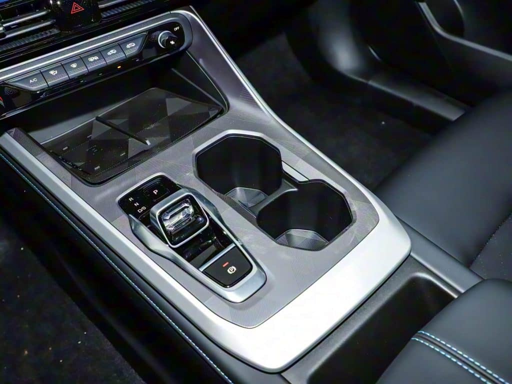 1400x1050_autohomecar__ChxpVWj139OAUFncABw4CaaA1pA032