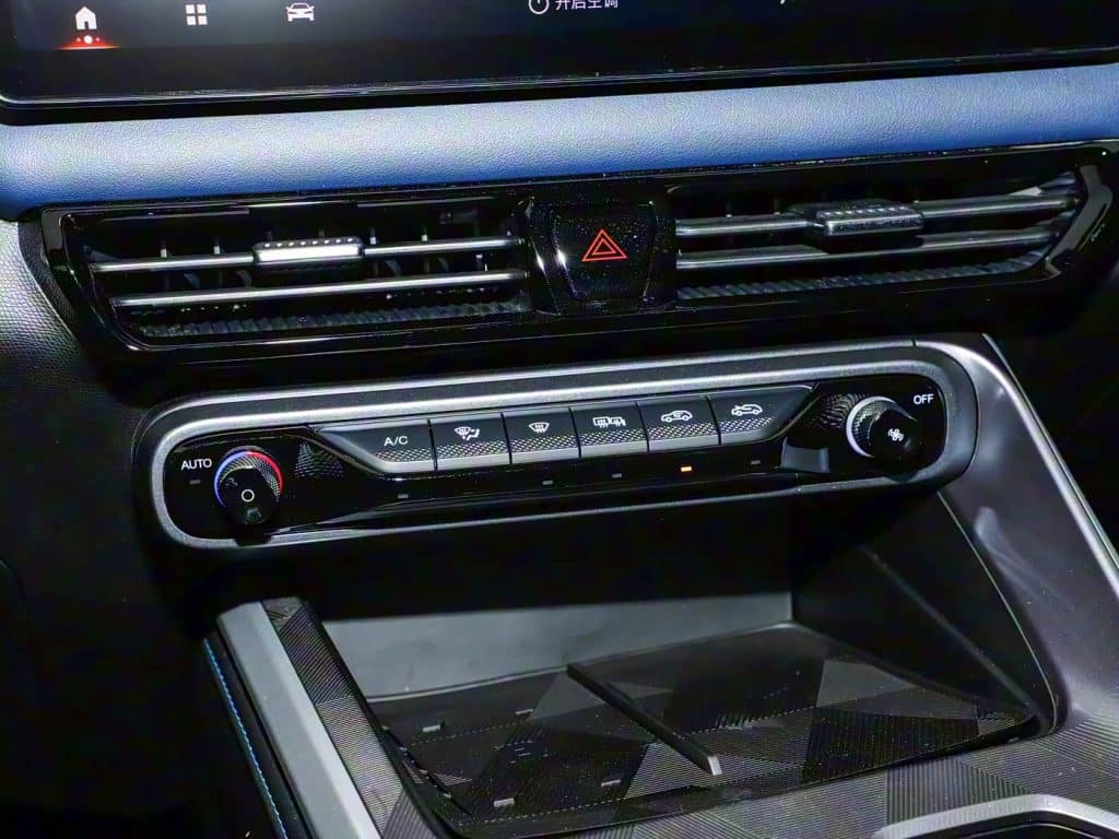 1400x1050_autohomecar__ChxpVWj139OAYMxoAChOObao6X0178