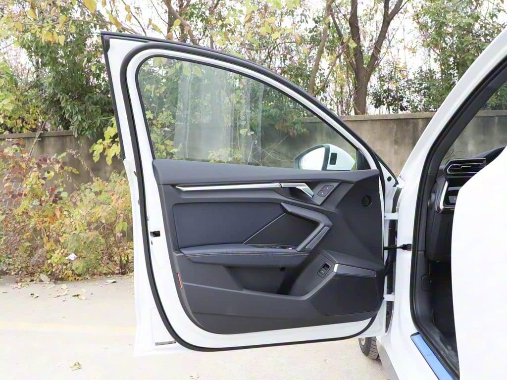 1400x1050_autohomecar__ChxpVWk6OQ2AdzBFAEdQM5OVOOw920