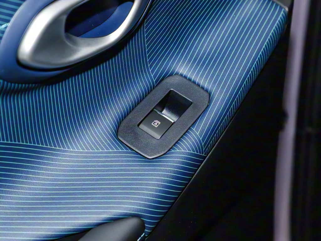 1400x1050_autohomecar__ChxpVmj13-CAfnYGACj68QQ52w4163
