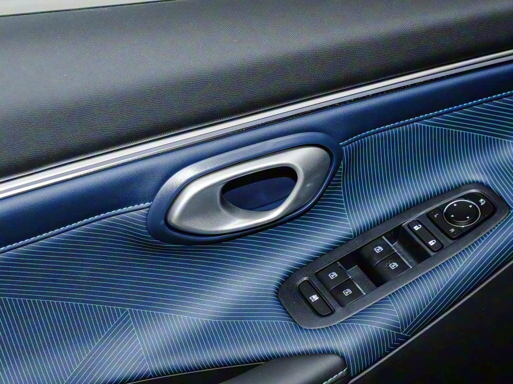 1400x1050_autohomecar__ChxpVmj13-GABcUBADv5oMdbvUI674