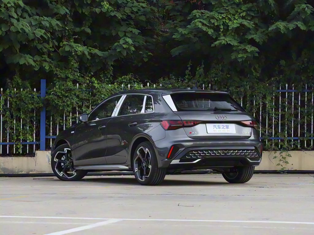 1400x1050_autohomecar__ChxpVmjAWfGAQ587ADCiGQrat1o142