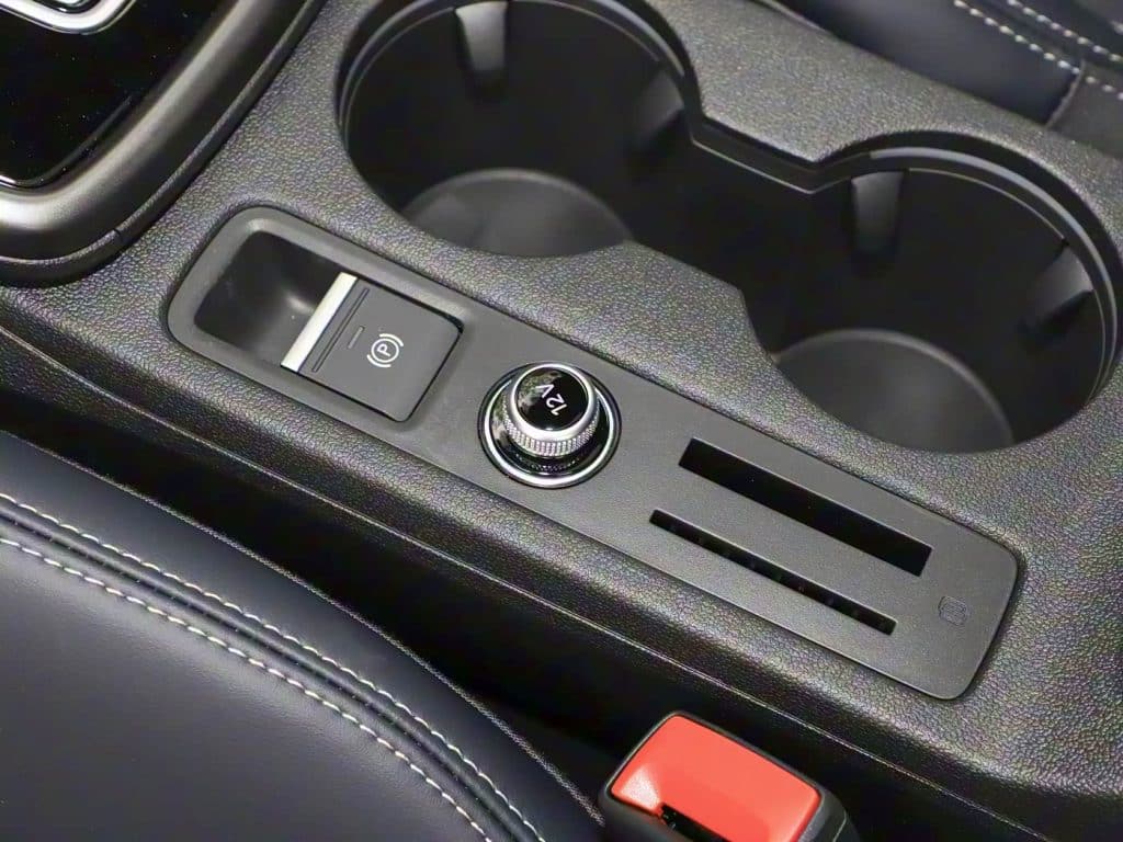 1400x1050_autohomecar__ChxpWGk6OM-Ac9hpADEu07yYx_M755