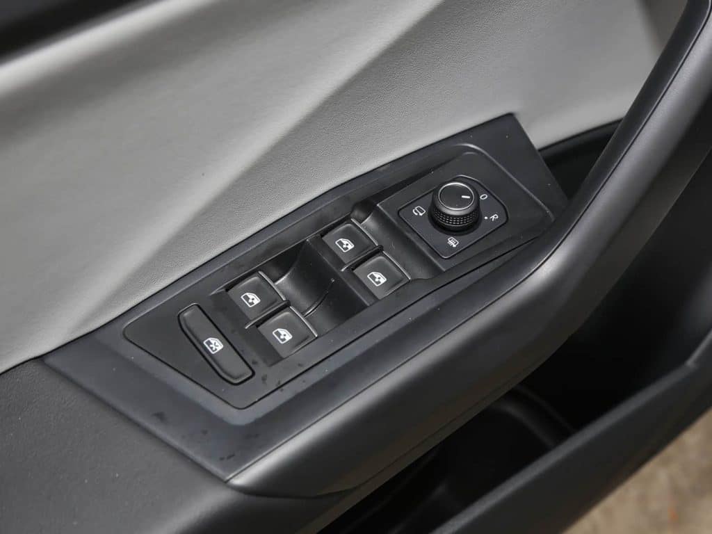 1400x1050_autohomecar__CjIFU2f54IKASg6aAEbbCA4z5PQ592