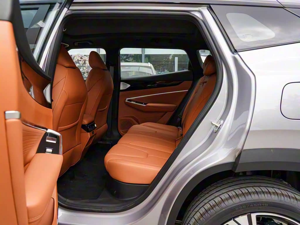 1400x1050_autohomecar__CjIFU2h-CoSAYrQuACa_e_BbXrM481