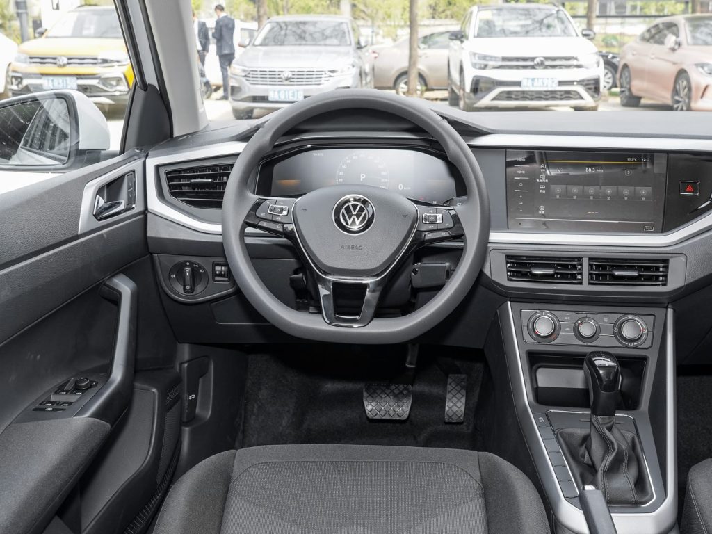 1400x1050_autohomecar__CjIFVmQo8AyAVduMACoOke3J0u0620