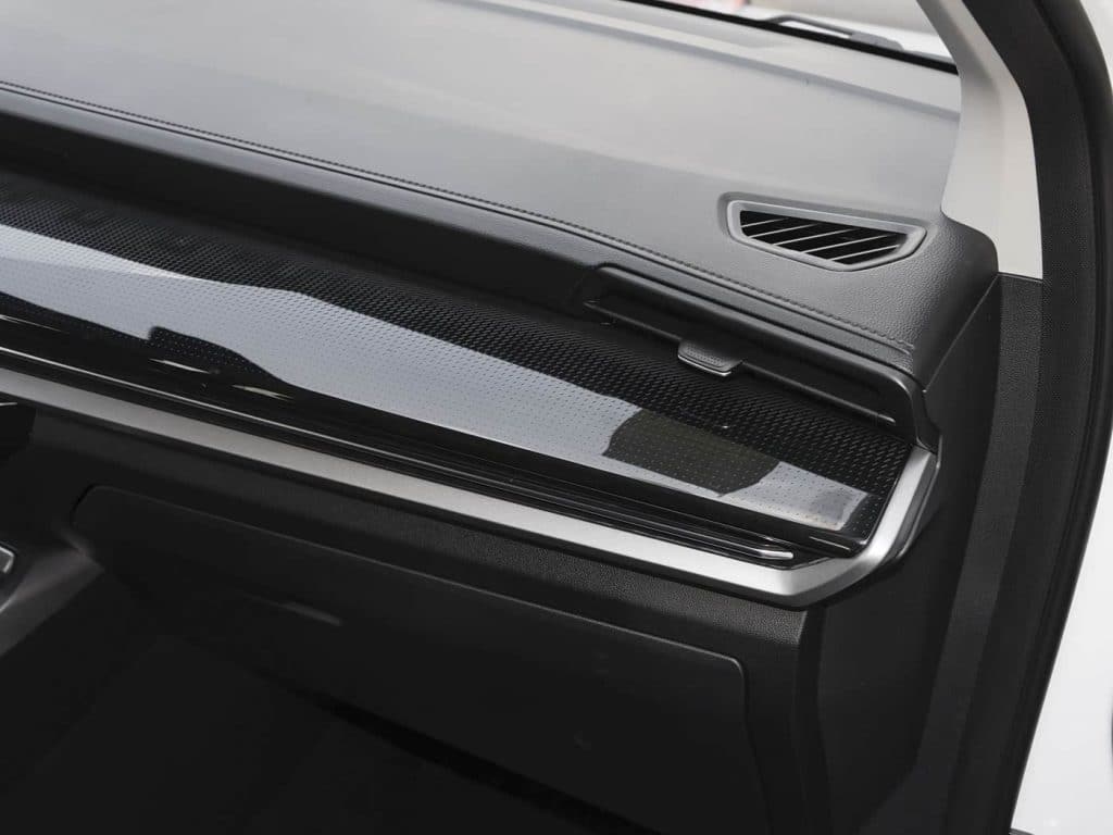 1400x1050_autohomecar__ChsFWWLVajiAfGBoAAwr59DerOI803