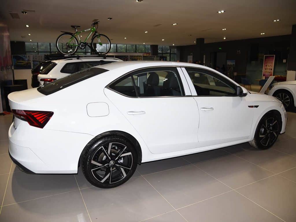 1400x1050_autohomecar__Chtk2Gdqc_-ARLCVAC6zKvobywU796