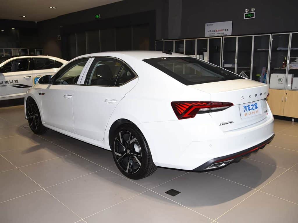 1400x1050_autohomecar__Chtk2GdqdBiAXajpAEleCtGuD-A544