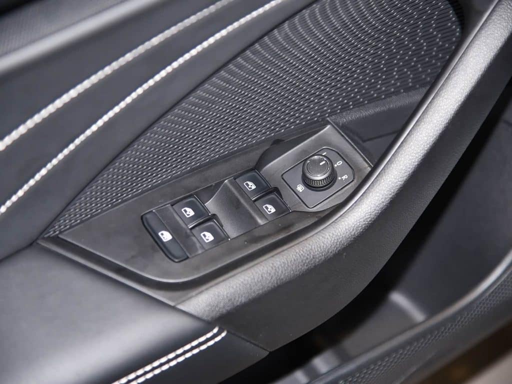 1400x1050_autohomecar__Chtk2GdqeU6AUAmkADi3_eKN-os131
