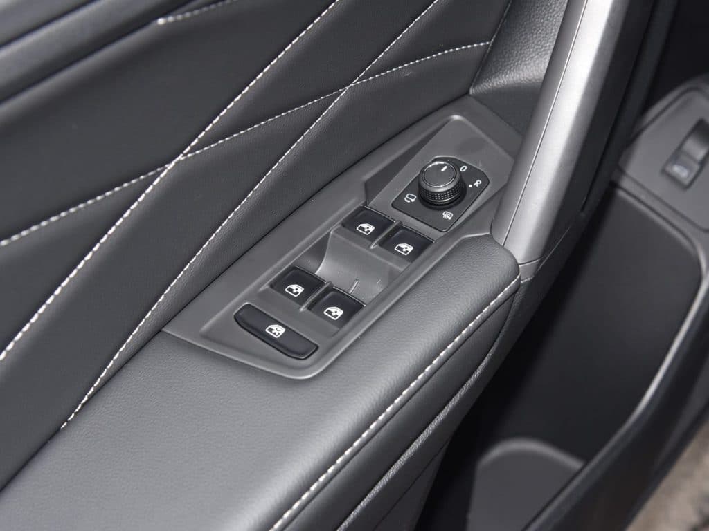 1400x1050_autohomecar__ChtlyGYOuHWASNa1AB5fFRdQ03A834