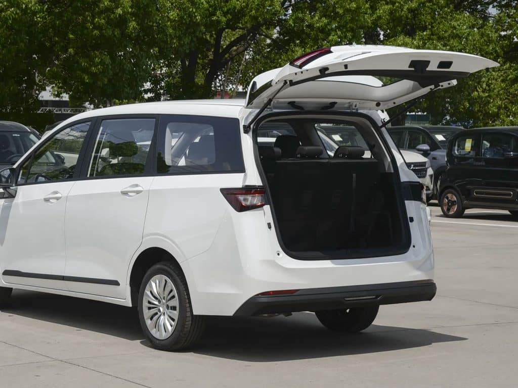 1400x1050_autohomecar__ChwFk2LVamiAN7ZUAA-gRLo23Uw677