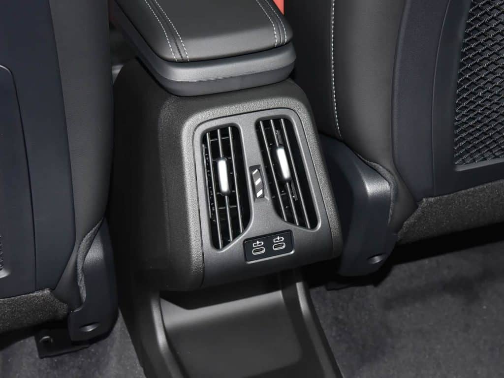 1400x1050_autohomecar__ChxkPWcsrIOABQXvADPMAhLM26E417