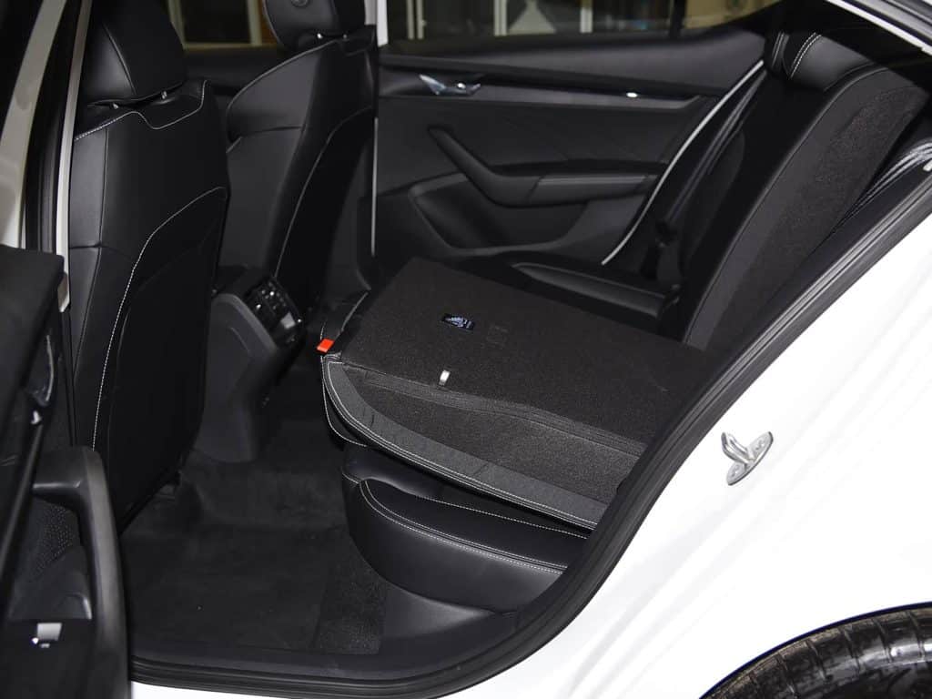 1400x1050_autohomecar__ChxkPWdqeI-AeK9iACy0xI0FGkE821