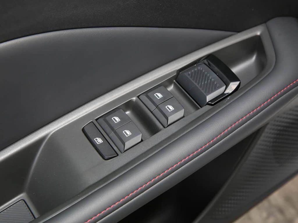 1400x1050_autohomecar__ChxkPmbk-jqAQH0CAEhIzVIxovs765