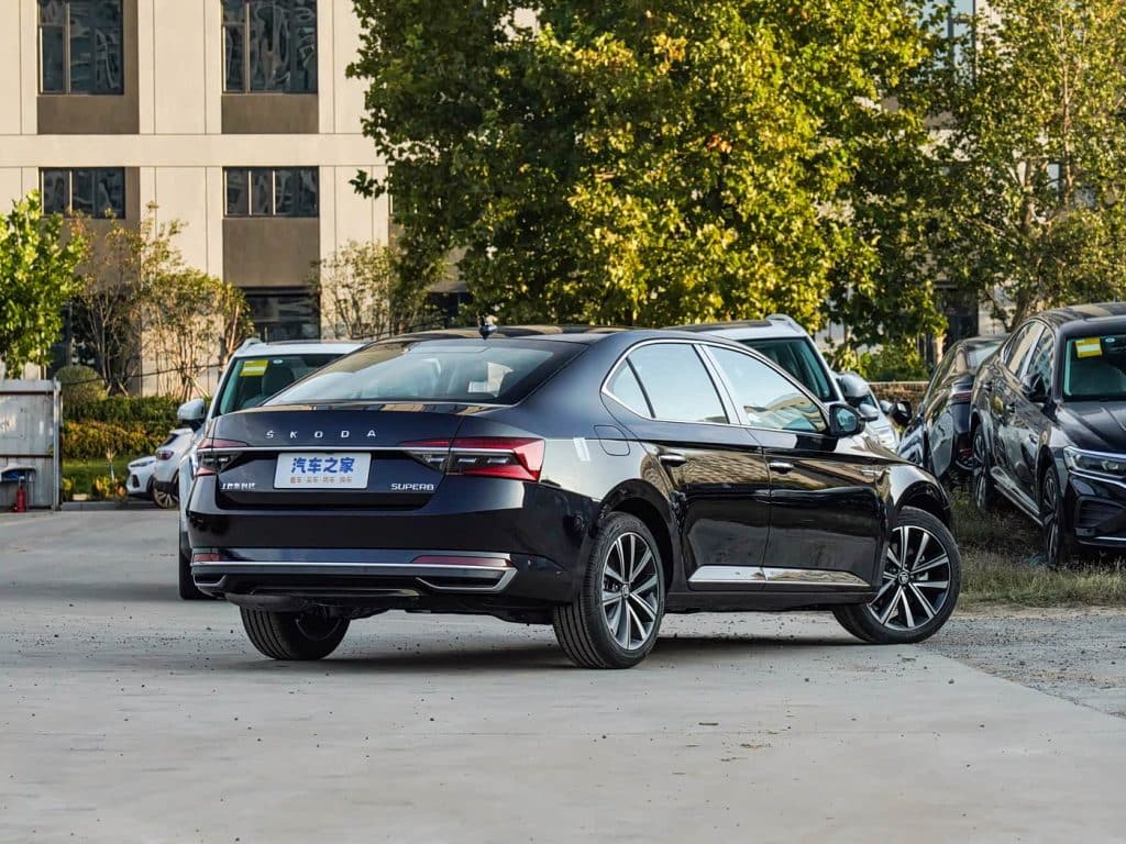 1400x1050_autohomecar__ChxkPmcUcmGAayYxACuuXUt9ynQ026