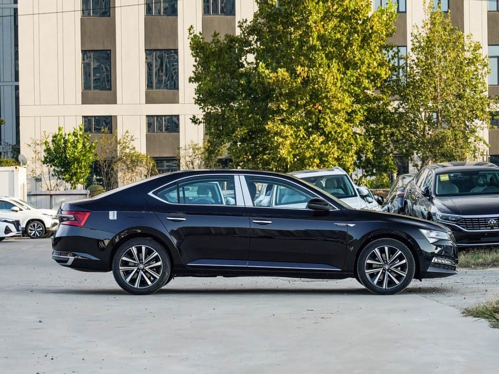 1400x1050_autohomecar__ChxkPmcUcmKALcBZAC1DnChHeEY070