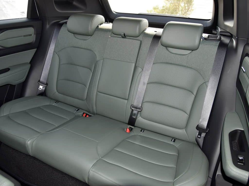 1400x1050_autohomecar__ChxkPmczMX6AISNpABrvkd5dTcU526