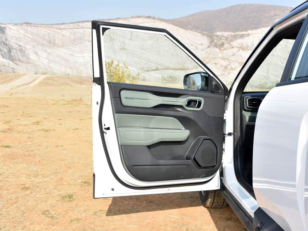 1400x1050_autohomecar__ChxkPmczMZeAY-XQABRDSKsbkXs932