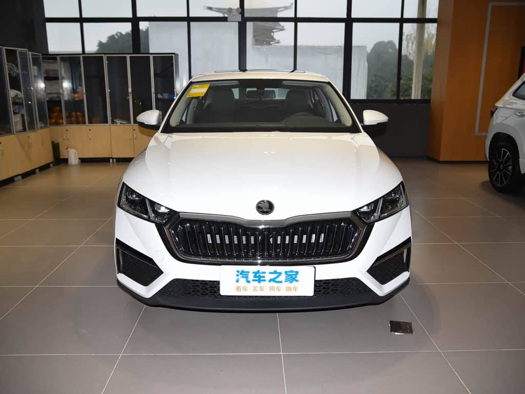 1400x1050_autohomecar__ChxkPmdqc9qAdNfUADGEhtgiePk512