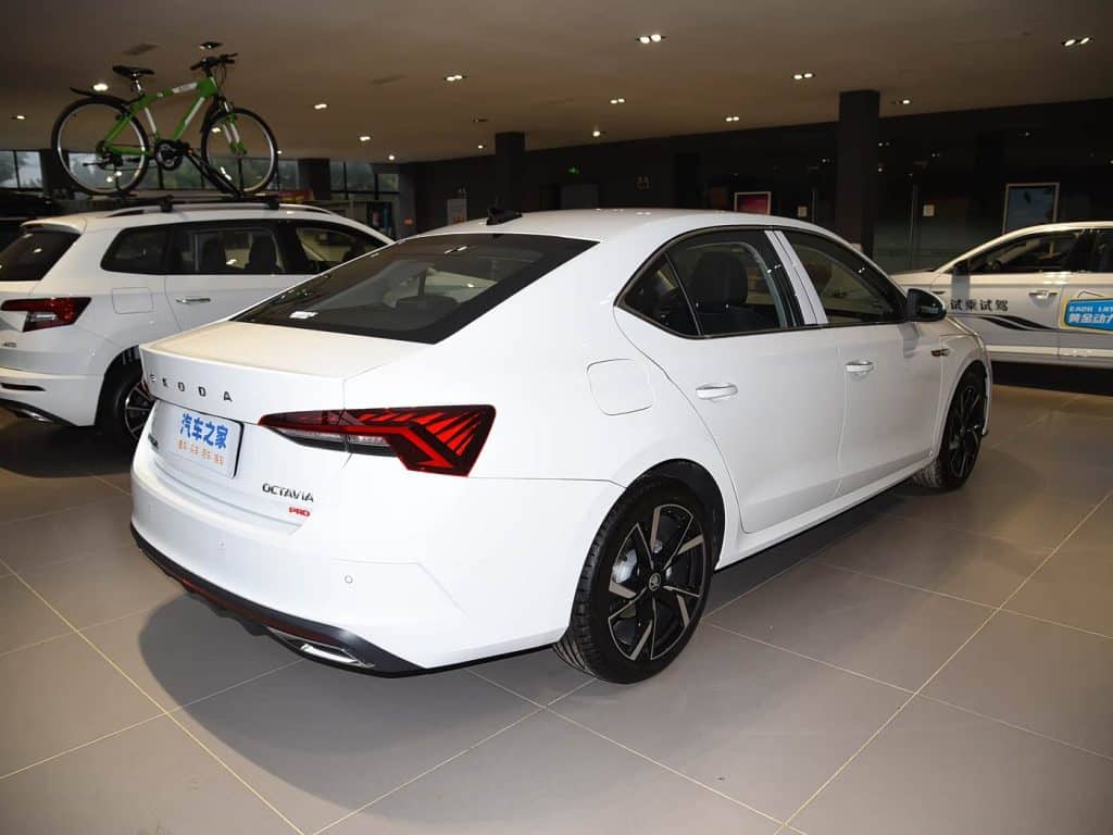 1400x1050_autohomecar__ChxknGdqc-eAU769AC–gaJ_0bY056