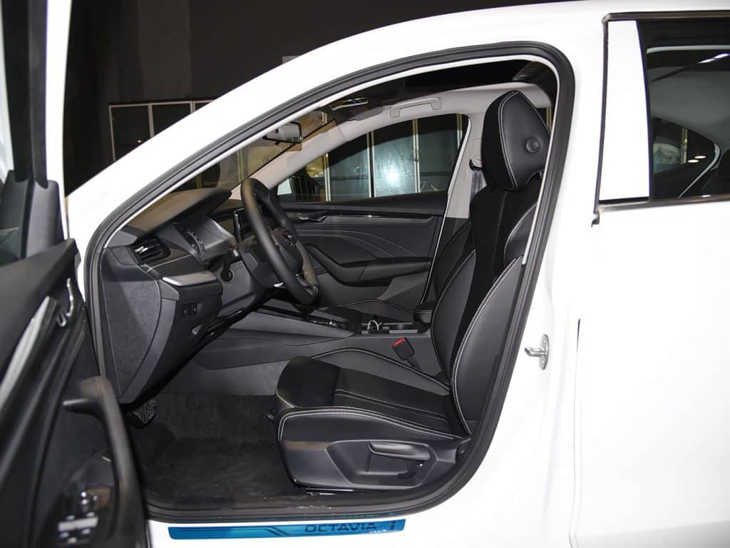 1400x1050_autohomecar__ChxknGdqd9WADayKACnQH5msj6o925