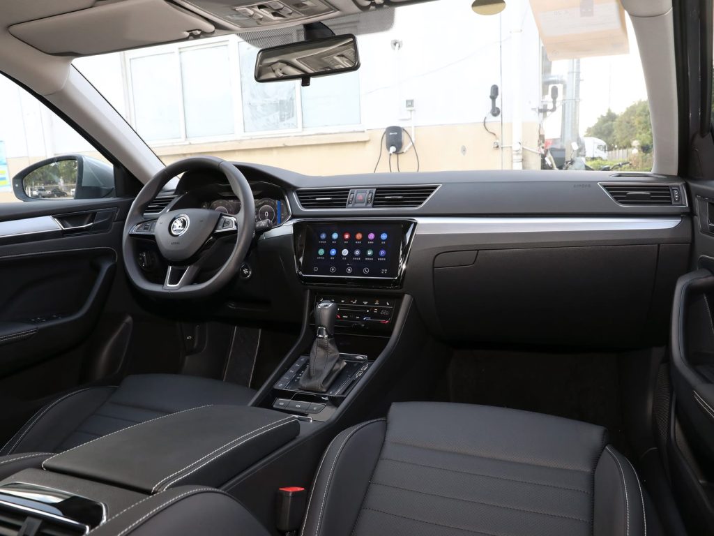 1400x1050_autohomecar__ChxoHWfTBI-ALIlZAB0uPdfCHak387