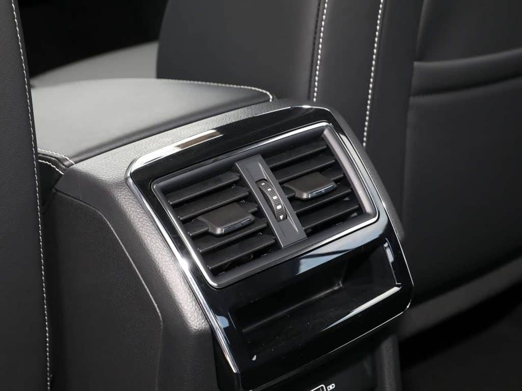 1400x1050_autohomecar__ChxoHWfTBKuAFyerABmYJUUJU54204