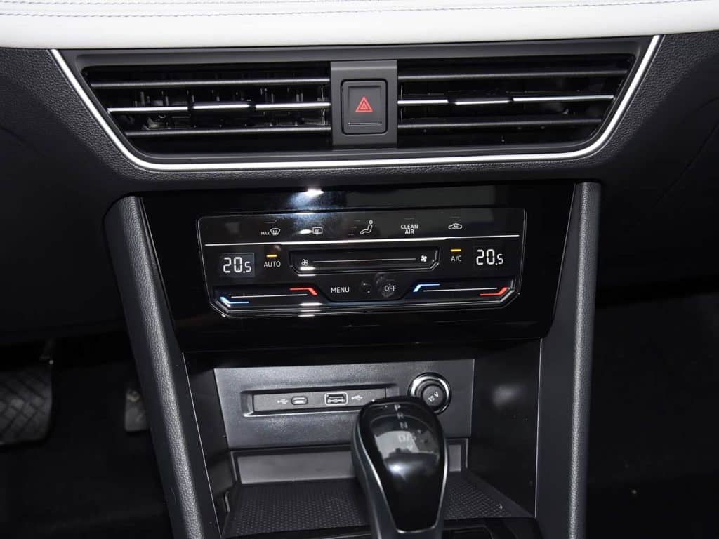 1400x1050_autohomecar__ChxoHmYOuKmALQsEABwIrV07uVI662
